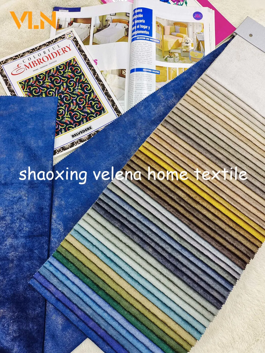 China Manufacturer 100% Polyester Jaguar Dyeing with Colorful Bronzing Foil Upholstery Textile Sofa Fabric